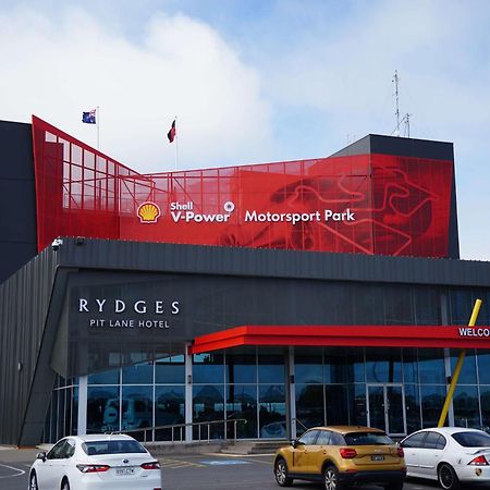 Отель Rydges Pit Lane Тейлем-Бенд Экстерьер фото